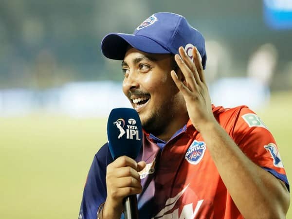 পৃথ্বীকে শেষবার দেখা গিয়েছিল গত বছর যখন ভারতীয় দল অস্ট্রেলিয়া সফরে গিয়েছিল। অ্যাডিলেডে প্রথম টেস্টে ৩৬ রানে অল আউট হয়ে যায় টিম ইন্ডিয়া। পৃথ্বীও চূড়ান্ত ব্যর্থ হন। এরপর থেকে আর তাঁকে জাতীয় দলে দেখা যায়নি।