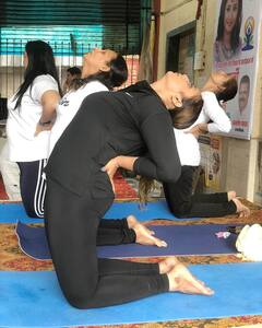 Rani Chatterjee Photos: योग कर खुदको फिट रखती हैं रानी चटर्जी, इंस्टाग्राम के जरिए करती हैं फैंस को मोटिवेट