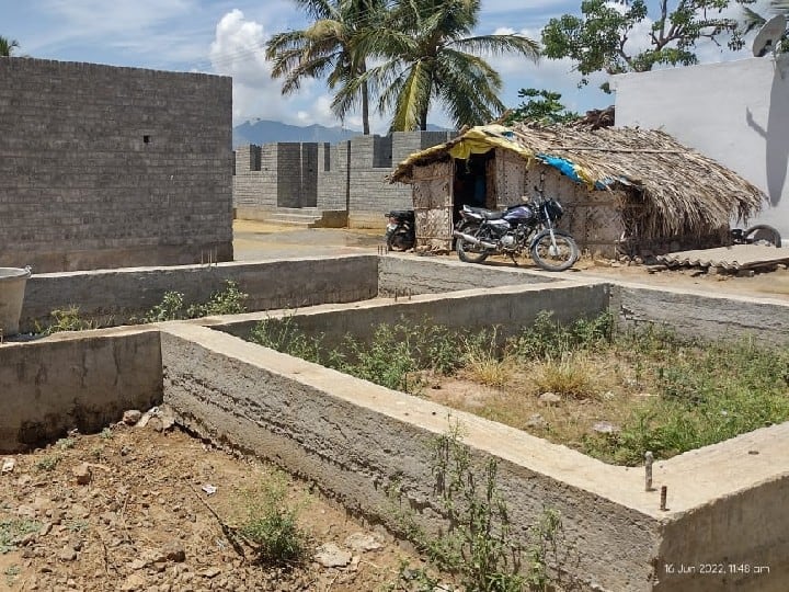 Tribes suffer from construction of dilapidated green houses in Coimbatore கோவை : முடங்கிக் கிடக்கும் பசுமை வீடுகள் கட்டுமானப் பணிகள்: பரிதவிக்கும் பழங்குடியின மக்கள்..!