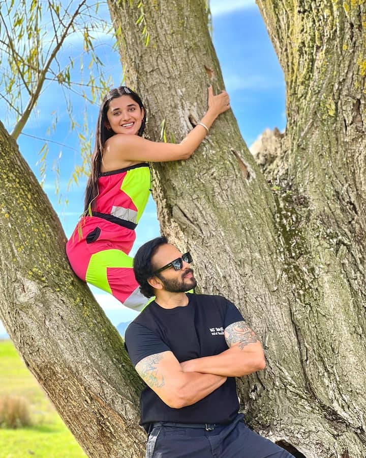 इन दिनों अभिनेत्री खतरों के खिलाड़ी 12 (KKK 12) को लेकर साउथ अफ्रीका में बिजी चल रही हैं. बता दें, रोहित शेट्टी का ये शो जल्द ही टीवी पर आने वाला है.