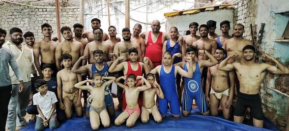 Hyderabad's Oldest Wrestling Club | Old City లో వంశపారంపర్యంగా కొనసాగుతున్న pehelwani | ABP Desam