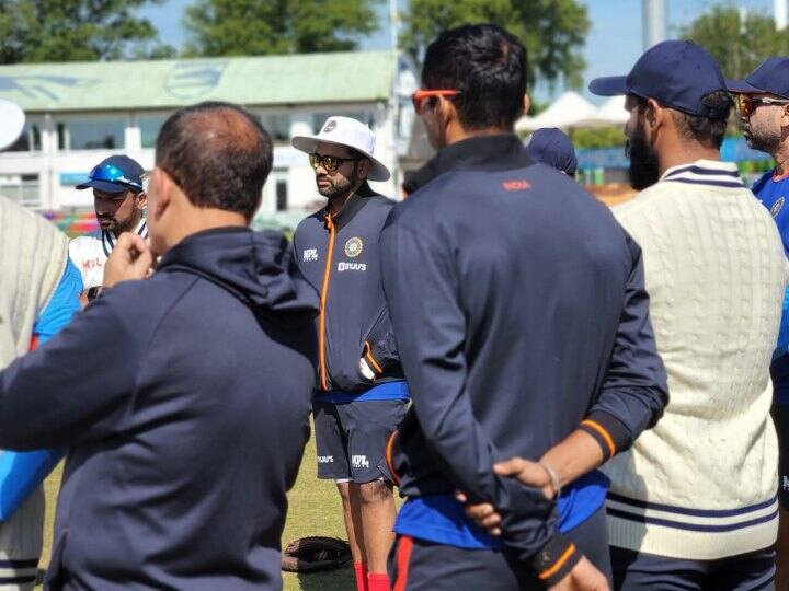 टीम इंडिया के कप्तान रोहित शर्मा ट्रेनिंग ले रहे हैं. उन्होंने सोमवार नेट्स पर प्रैक्टिस भी की. इस दौरान उनके साथ शुभमन गिल भी रहे. शुभमन ने बैटिंग की प्रैक्टिस की.