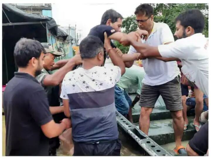 आसाममधील कछाड जिल्ह्यात यापूर्वी संततधार पावसानं भूस्खलनाची घटना घडली होती. ज्यामध्ये गाडल्या गेल्याने दोघांचा मृत्यू झाला होता.