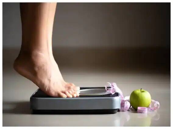 Weight Loss Remedies: Eat soaked raisins to control weight; extremely beneficial for women