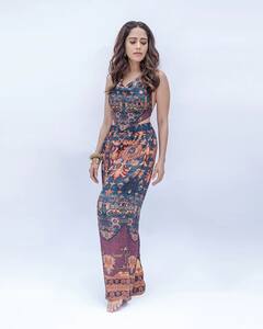 आखिर ये किसे अपना बनाने की कौशिश में लगी हुईं हैं Nushrratt Bharuccha? ग्लैमरस तस्वीरों के साथ खूबसूरत कैप्शन ने खींचा ध्यान...