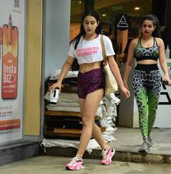 Sara Ali Khan Photos: જીમની બહાર સ્પોટ થઈ સારા અલી ખાન, વર્કઆઉટ લુક થયો વાયરલ