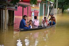 Assam Flood: આસામમાં પૂરથી પ્રભાવિત હજારો લોકોને બચાવવામાં આવી રહ્યા છે, જુઓ Pics