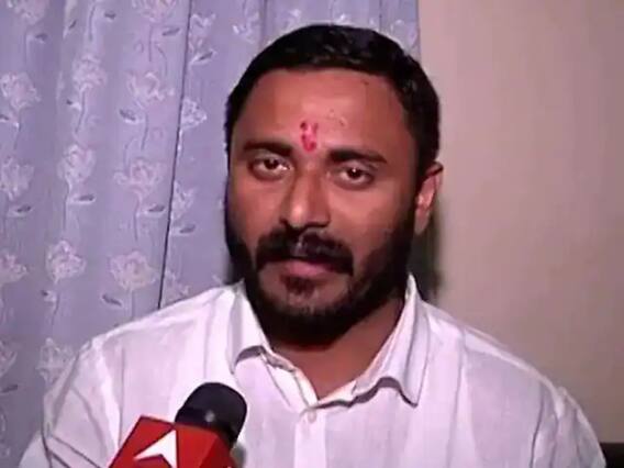 मुख्यमंत्री ठाकरेंच्या अवतीभवतीचे बडवे वाईट, त्यांच्यामुळेच शिवसेनेत फूट, देवेंद्र भुयारांचा निशाणा कोणावर? मुख्यमंत्री ठाकरेंच्या अवतीभवतीचे बडवे वाईट, त्यांच्यामुळेच शिवसेनेत फूट, देवेंद्र भुयारांचा निशाणा कोणावर?