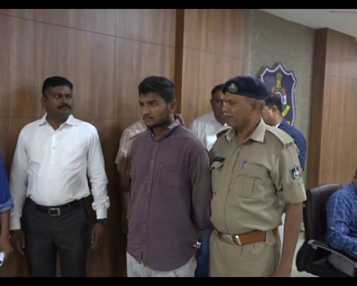 Arvalli girl murder case solve, lover murder of girl after doubt of her affairs with others અરવલ્લીમાં યુવતીની હત્યાનો ભેદ ઉકેલાયોઃ હત્યારાને યુવતી સાથે હતો દોઢ વર્ષથી પ્રેમસંબંધ, કેમ કરી હત્યા?