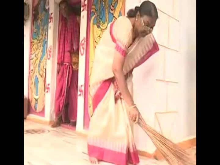NDA Presidential candidate Draupadi Murmu sweeps floor at Shiv Temple in Odisha PM Modi wishes her Watch Video : சிவன் கோவிலை சுத்தம் செய்த குடியரசுத் தலைவர் வேட்பாளர்.. வைரலாகும் வீடியோ