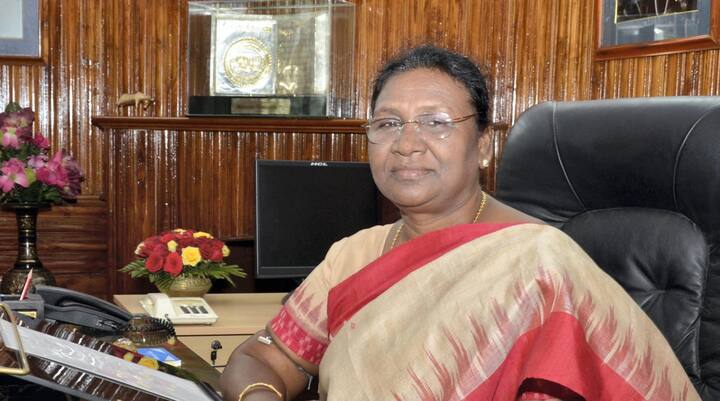 তাঁর লড়াই বিরোধী শিবিরের প্রার্থী যশবন্ত সিন্হার সঙ্গে। রাইসিনার যুদ্ধে ভোটের অঙ্কের নিরিখে অনেকটাই এগিয়ে বিজেপি পদপ্রার্থী।