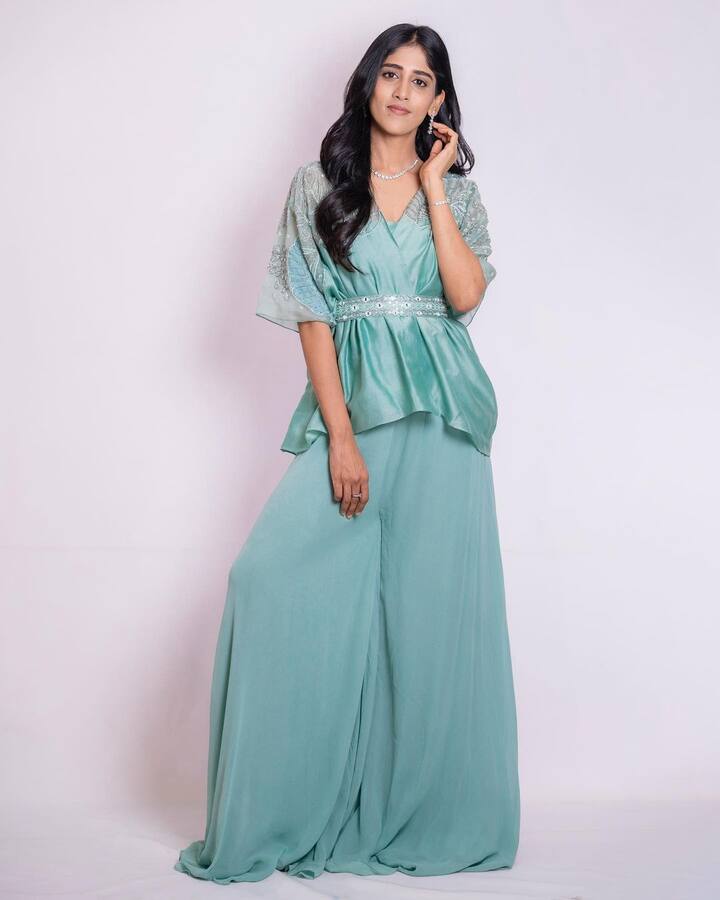 తెలుగమ్మాయి చాందిని చౌదరి...షార్ట్ ఫిలిమ్స్ తో కెరీర్ స్టార్ట్ చేసి ఆ తర్వాత సినిమాల్లోకి ఎంట్రీ ఇచ్చింది. నటించినవి తక్కువ సినిమాలే అయినా పాత్రల ఎంపిక బావుంది అనిపించుకుంది.