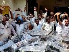 Muzaffarnagar News: मुजफ्फरनगर में बिजली बिल अधिक आने से नाराज हुए किसान, ट्यूबवेलों पर लगे मीटर उखाड़ किया प्रदर्शन