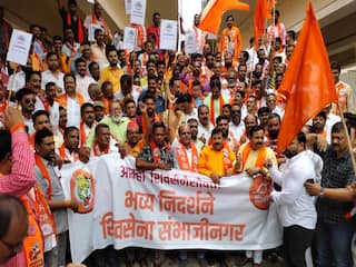Aurangabad: 'या गद्दरांचं करायचं काय,खाली...' म्हणत शिवसेना रस्त्यावर