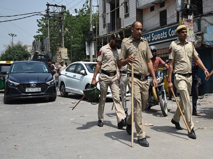 Delhi Shahdara District 5 Cops 1 Home Guard Stabbed Inside Police ...