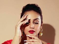 PHOTO : थाई स्लिट ड्रेसमध्ये हुमा कुरेशीचा ग्लॅमरस अवतार, फोटो व्हायरल!