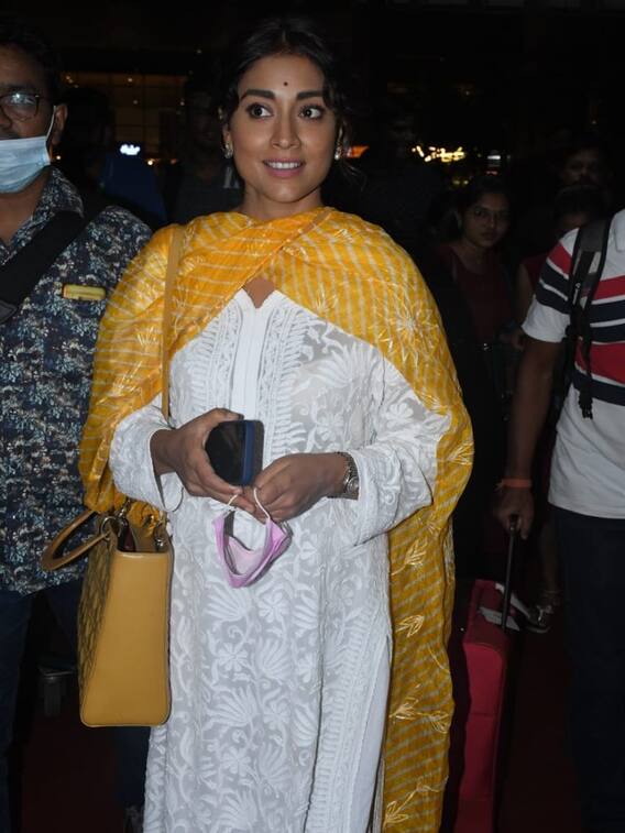 Shriya Saran Rocks Desi Airport Look