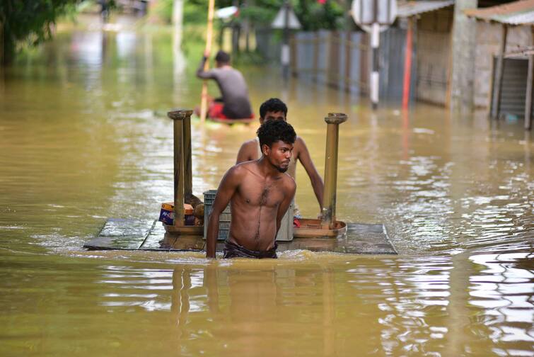Assam floods: 12 more people die, 55 lakh affected as rising Brahmaputra, Barak inundate new areas, say officials Assam Flood: ভয়াবহ বন্যায় তছনছ অসম, জলে ডুবে বিস্তীর্ণ চাষের জমি