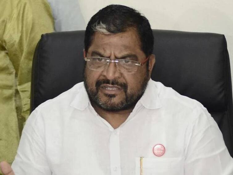 Raju Shetti said to mva fulfill the three demands of the farmers they will be blessed Raju Shetti : राजू शेट्टी महाविकास आघाडीला म्हणतात, जाता जाता शेतकऱ्यांच्या 'या' तीन मागण्या पूर्ण करा, त्यांचा आशीर्वाद लागेल!