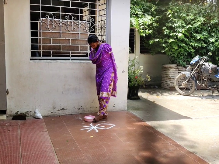 இரண்டு கைகள் இல்லாமல் சாதித்த  மாணவிக்கு வி.கே.சசிகலா வாழ்த்து; விரைவில் நேரில் சந்திக்கிறார்..!