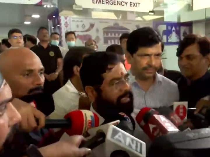 Maharashtra Crisis: Eknath Shinde Reaches Guwahati With '40 MLAs', BJP MLA Welcomes Them At Airport | Updates Maharashtra Crisis: Eknath Shinde Reaches Guwahati With '40 MLAs', BJP MLA Welcomes Them At Airport | Updates