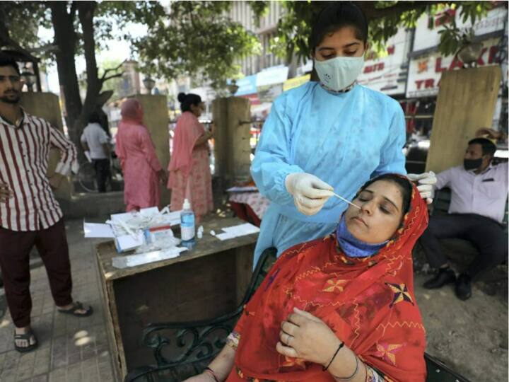 Delhi Corona Update: दिल्ली में कोरोना के एक हजार से कम नए केस, पॉजिटिविटी रेट 7.08 फीसदी हुई Delhi reports new 928 corona cases today 3 people died due to covid 19 Active cases at 5054 Delhi Corona Update: दिल्ली में कोरोना के एक हजार से कम नए केस, पॉजिटिविटी रेट 7.08 फीसदी हुई