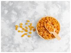 Weight Loss Tips : वजन नियंत्रित ठेवण्यासाठी भिजवलेले मनुके खा; महिलांसाठी अत्यंत लाभदायी