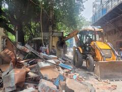 Delhi Encroachment Drive: दिल्ली में फिर चला MCD का बुलडोजर, ITO के पास अब तक की सबसे बड़ी कार्रवाई