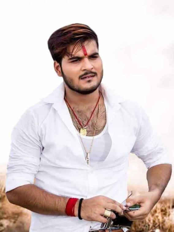 अरविन्द अकेला कल्लू के लैविश लाइफस्टाइल की एक झलक