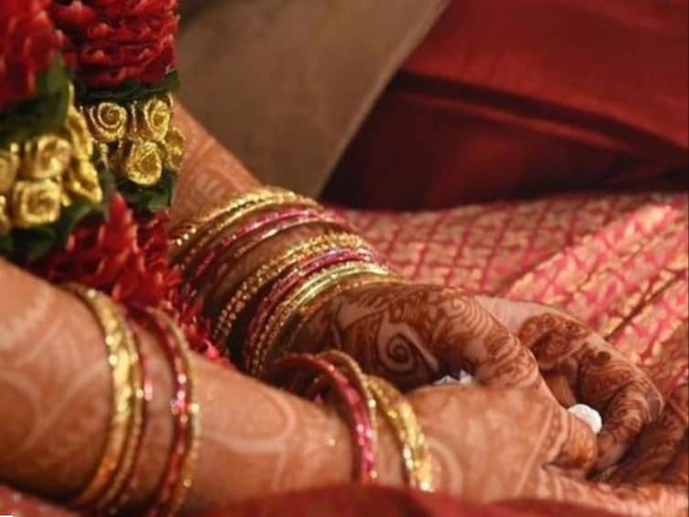 Rajasthan Kukdi Pratha: भीलवाड़ा में वर्जिनिटी टेस्ट में फेल हुई दुल्हन तो ससुराल वालों ने छोड़ा, 10 लाख का जुर्माना भी लगाया Rajasthan Kukdi Pratha bride failed in virginity test on suhagraat in Bhilwara ann Rajasthan Kukdi Pratha: भीलवाड़ा में वर्जिनिटी टेस्ट में फेल हुई दुल्हन तो ससुराल वालों ने छोड़ा, 10 लाख का जुर्माना भी लगाया