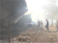 Chandigarh Fire: चंडीगढ़ के फर्नीचर मार्केट में लगी भीषण आग, 8 से ज्यादा दुकानें चपेट में आईं, देखें तस्वीरें