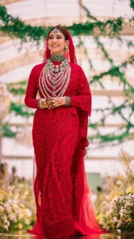 থাইল্যান্ডে কিং খানের নায়িকার হনিমুনের ছবি ভাইরাল