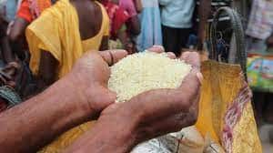Residents of West Bengal living outside state will also get ration food department notice know in details Ration: পশ্চিমবঙ্গের বাইরে থাকা বাংলার বাসিন্দারাও পাবেন রেশন, জেনে নিন কীভাবে