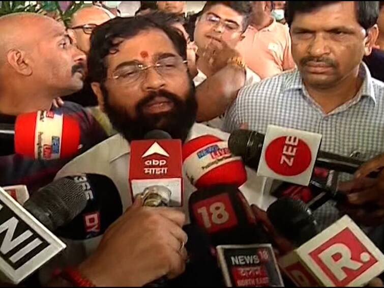 Shivsena Leader Eknath Shinde and MLA reached Assam Guwahati Says balasaheb thackeray Hindutva will be carried forward Maharashtra Politics Marathi News शिवसेनेचे 40 आमदार माझ्यासोबत; आमदारांसह गुवाहाटीत दाखल झाल्यानंतर एकनाथ शिंदेंचा दावा