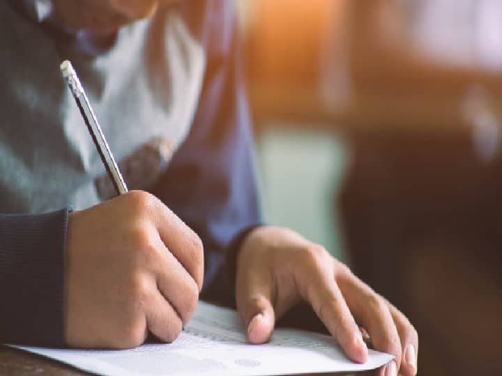 CBSE Compartment Exam 2022 Date Announced for Class 10 12 Exams Begin From August 23 CBSE Compartment Exam 2022 Date : इस बार 1 लाख से ज्यादा स्टूडेंट्स की आई कंपार्टमेंट, जानें कब देना होगा कम्पार्टमेंट परीक्षा