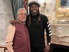 Vijay Mallya ने Chris Gayle गेल के साथ शेयर की तस्वीर, सोशल मीडिया यूजर्स ने कर दिया ट्रोल