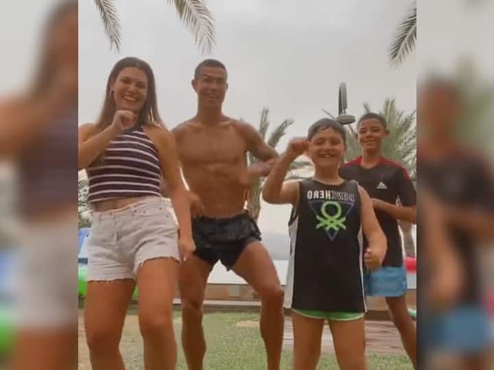 Cristiano Ronaldo Tik Tok dance video with son goes viral Watch: क्रिस्टियानो रोनाल्डो का यह अवतार नहीं देखा होगा कभी, वायरल वीडियो में देखें जोरदार डांस