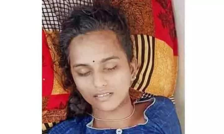 Student commits suicide due to low score in +2 exam. 12ம் வகுப்பு தேர்வில் குறைந்த மதிப்பெண்கள்: மாணவி தற்கொலை