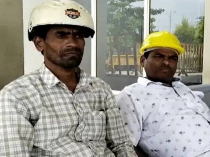 मध्य प्रदेश (Madhya Pradesh) में लंबे इंतजार के बाद हो रहे नगरीय निकाय चुनाव में उतरे उम्मीदवार अनोखे तरीके से प्रचार कर रहे हैं. ऐसे ही एक मामला विदिशा में सामने आया है. यहां कांग्रेस (Congress) से वार्ड पार्षद के प्रत्याशी मनोज खींची (Manoj Khinchi) के वोट मागंने की तस्वीर सोशल मीडिया पर वायरल हो रही है. इसमें दिख रहा है कि वे हेलमेट पहनकर वोट मांग रहे हैं.