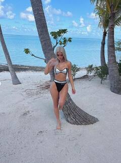 Kim Kardashian Pics: બિકિનીમાં કિમ કાર્દાશિયનના ફોટાએ ઉડાવ્યા હોશ, દરિયા કિનારે આપ્યા સ્ટનિંગ પોઝ