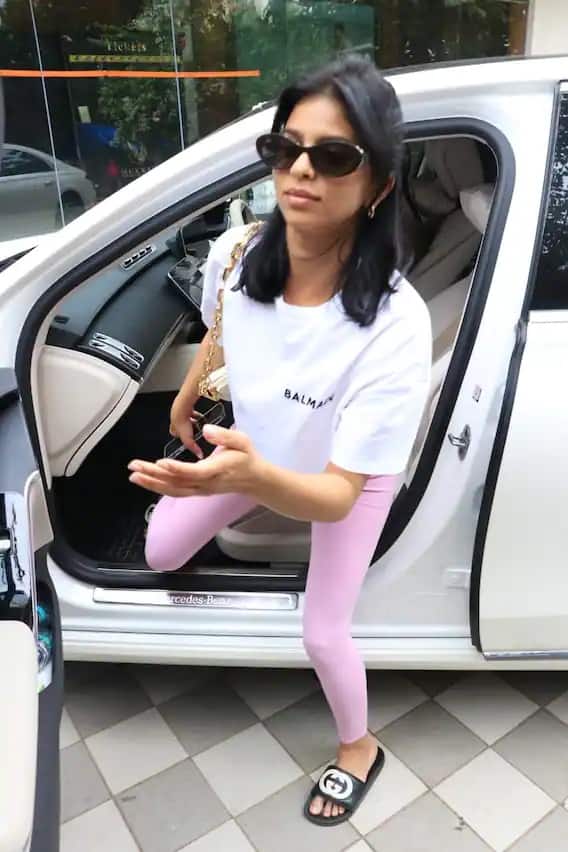 In Pics: Suhana Khan came to the dance rehearsal, wore such expensive slippers, knowing the price will blow your senses