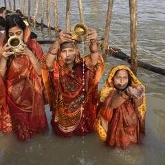 Surya Pranam Mantra: সূর্য প্রণামে কোন কোন মন্ত্র বলা আবশ্যিক? স্বয়ং শ্রীকৃষ্ণ তা জানিয়ে ছিলেন পুত্রকে