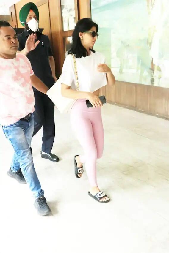 In Pics: Suhana Khan came to the dance rehearsal, wore such expensive slippers, knowing the price will blow your senses