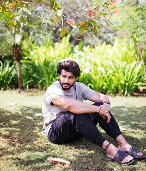 उन्होंने कहा, ''आपको सही कारणों से वजन कम करने की कोशिश करनी होगी, यह सिर्फ सतही हिस्से के लिए नहीं हो सकता है, जो स्पष्ट रूप से मौजूद है. दिन के अंत में, जब आप देखते हैं कि एक वायरस हो सकता है हम सभी को इन परिस्थितियों में फंसाएं, आप महसूस करें कि आपका स्वास्थ्य कितना महत्वपूर्ण है. मोटापा शुगर की समस्या, हृदय की समस्याओं और रक्तचाप की ओर ले जाता है… हमारे देश में भोजन को जिस तरह से देखा जाता है, वहां हमेशा एक अतिरिक्त होता है. आपको यह समझना होगा कि कैसे लेना है.