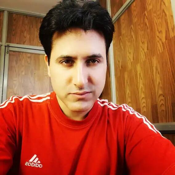 એટલું જ નહીં, અભિનેતા સ્ક્રેબલ સ્પર્ધામાં પણ ભાગ લેતો જોવા મળે છે. તેણે ઘણી રાષ્ટ્રીય કક્ષાની ચેમ્પિયનશિપમાં ભાગ લઇને સારા રેન્ક પણ મેળવ્યા હતા