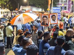 Maharashtra Political Crisis: CM ઉદ્ધવ ઠાકરેએ સરકારી નિવાસસ્થાન ‘વર્ષા’ છોડ્યું, શિફ્ટ થયા ‘માતોશ્રી’, જુઓ Pics