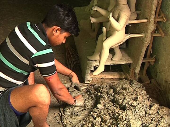 বছরের এই কটা দিনের দিকে তাকিয়েই তো সারা বছরের যাবতীয় উৎসাহ, পরিকল্পনা, প্রস্তুতি। বাঙালির কাছে আবার ফিরছে সেই পুজোর আনন্দ।