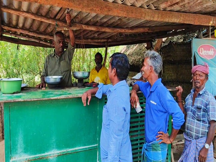 Inspiration: பார்வைச் சவாலைத் தாண்டி கோழிக்கறி வெட்டும் மாற்றுத்திறனாளி;  நம்பிக்கையை விதைக்கும் ஜாகிர் உசேன் !