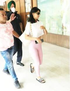 In Pics: ਡਾਂਸ ਰਿਹਰਸਲ ਕਰਨ ਪੁੱਜੀ ਸੁਹਾਨਾ ਖਾਨਨੇ ਪਾਈ ਏਨੀ ਮਹਿੰਗੀ ਚੱਪਲ, ਕੀਮਤ ਜਾਣ ਕੇ ਉੱਡ ਜਾਣਗੇ ਹੋਸ਼