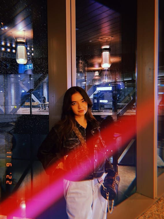 किलर लुक में अनुष्का सेन का स्वैग